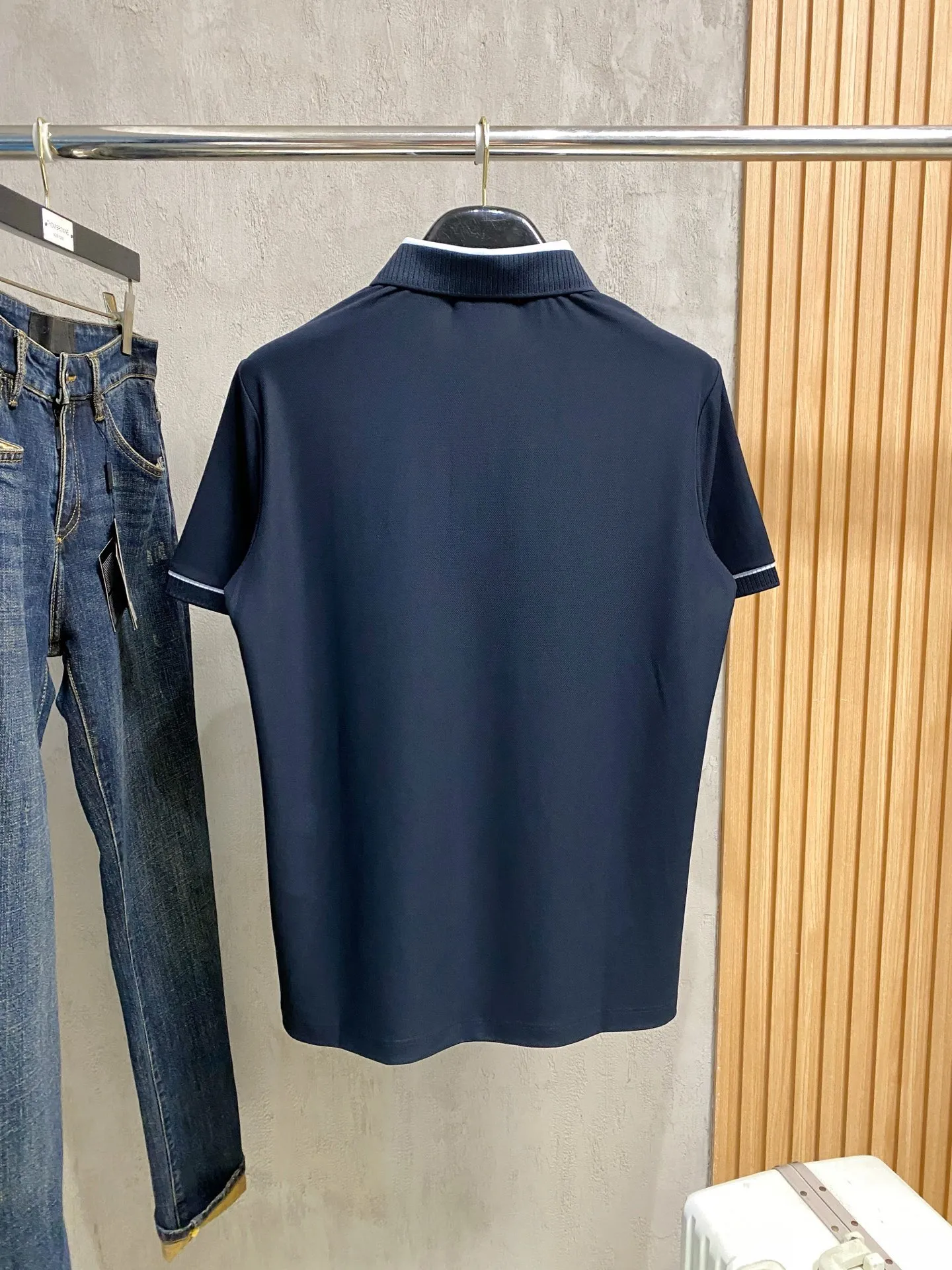 , LP highly recommends! Spring and summer new products are on sale at the counter. Fashionable Premium Men's Polo - Logo on the chest, personalized and fashionable/Imported top-notch high-density mercerized pearls, extremely skin-friendly and comfortable. It feels very delicate, has a good texture, is cool and breathable, and is overall a very good product. It can be worn alone without any problem. Size M-4Xl